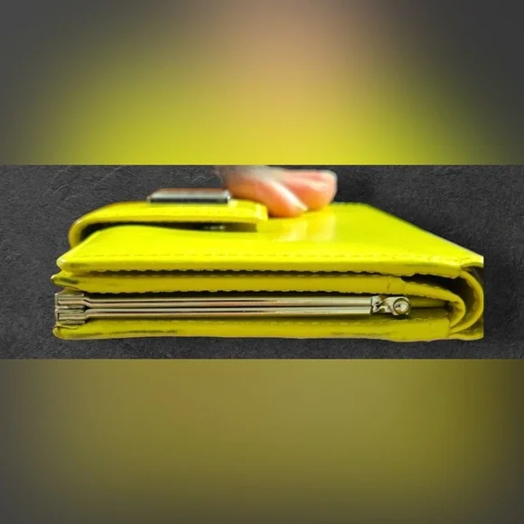 Givenchy small bifold wallet with kiss lock EUC - Picture 4 of 10